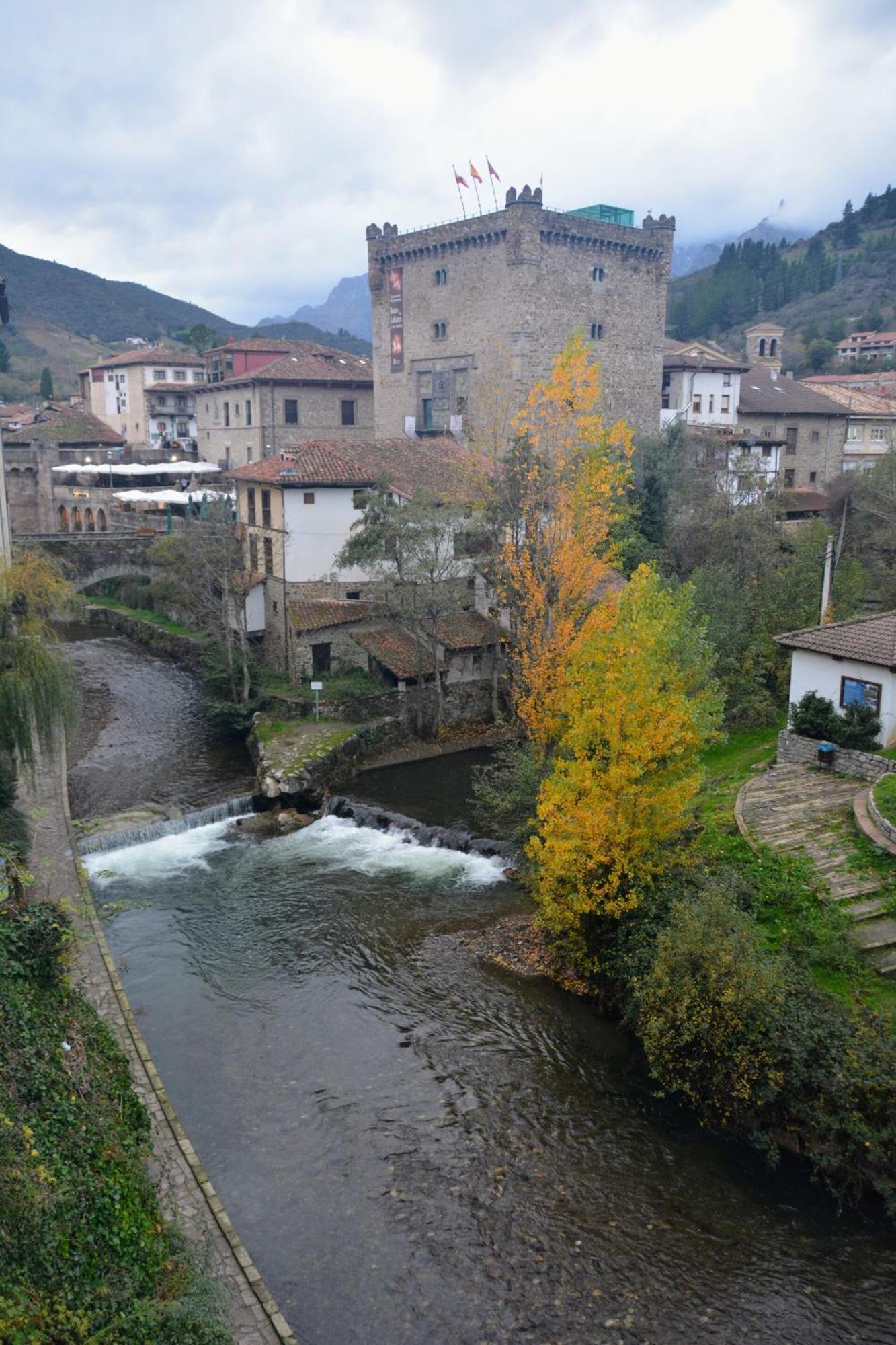 Appartamento El Mirador De La Torre Potes Esterno foto